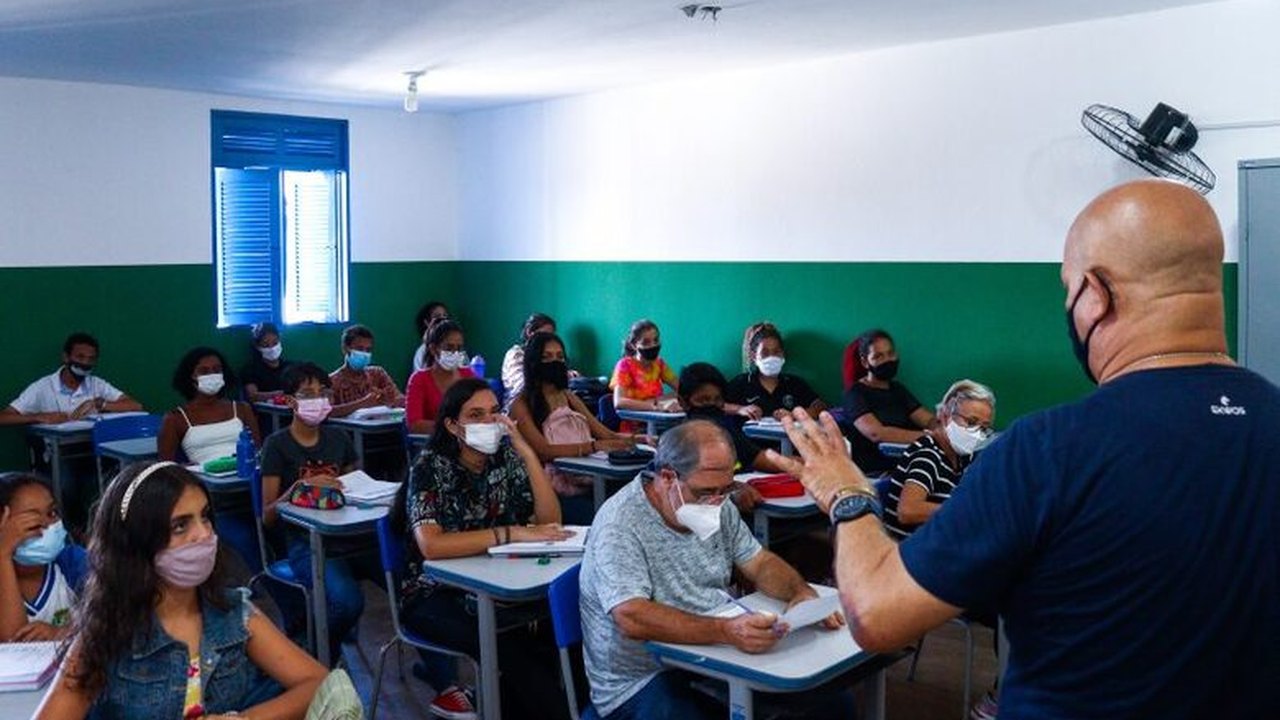 Alunas do Núcleo de Línguas Estrangeiras gabaritaram questões de espanhol e inglês no Enem 2022