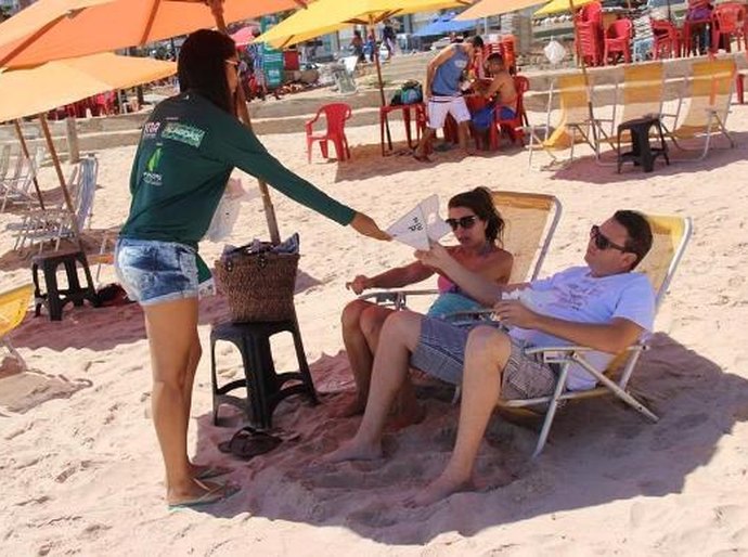 Projeto Nossa Praia conscientiza banhistas da praia da Jatiúca
