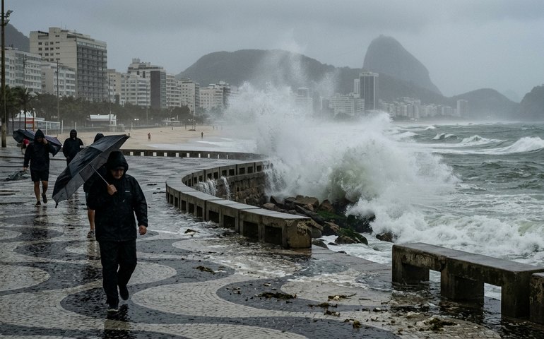 Marinha emite alerta de ressaca para o Rio; frente fria traz chuva, ventos e queda de temperatura