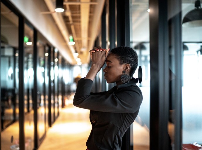 7 em cada 10 líderes brasileiros já cogitaram deixar a função; o motivo? Os impactos da liderança na própria saúde mental