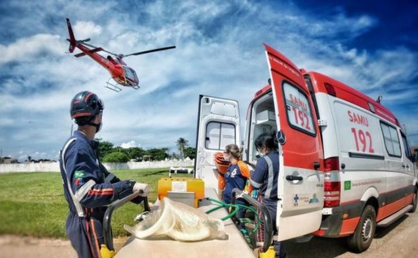 Samu resgata trabalhador rural após capotamento de máquina agrícola