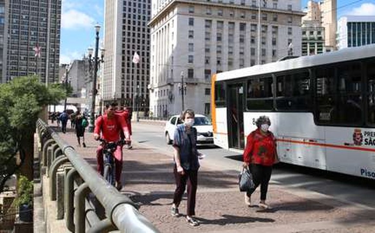 Na véspera de reabertura, SP registra 2.556 novos casos