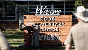 escola-massacre-texas-25052022154344958 / Foto: JORDAN VONDERHAAR/GETTY IMAGES