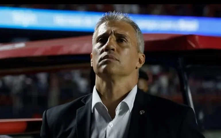 Botafogo abre negociações com o técnico Hernán Crespo para a vaga do compatriota Martín Anselmi