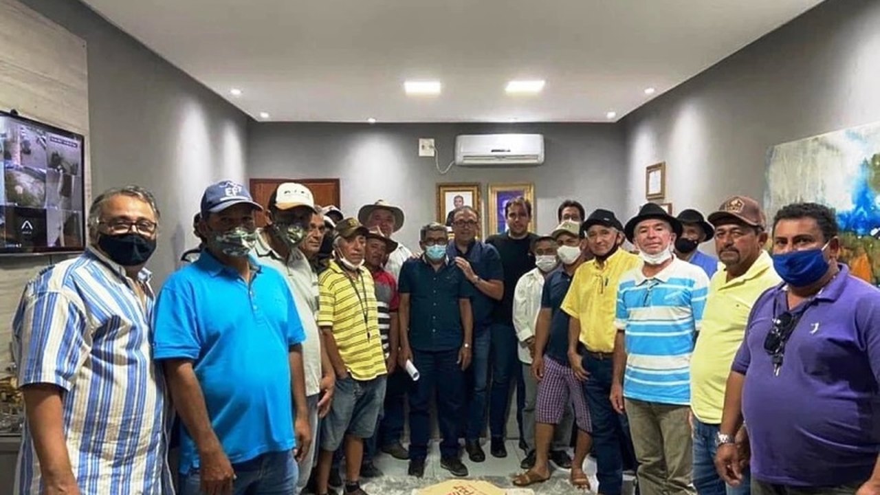 Prefeito Theobaldo Cintra anuncia que Major Izidoro terá sua própria feira de gado