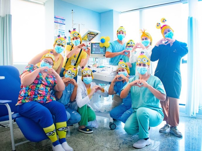 Minions invadem ala pediátrica do Hospital da Cidade e transformam rotina com leveza e afeto