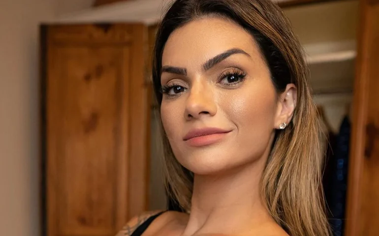 Kelly Key conta história inédita e inusitada de sua época de shows e fãs reparam em detalhe: 'Me perdi no abdômen'