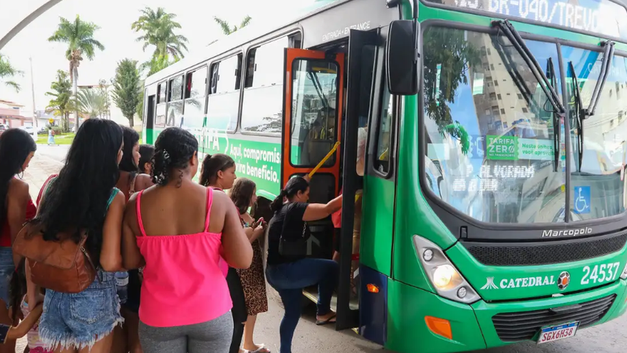 Setor de serviços cresce 0,1% em agosto e amplia recorde