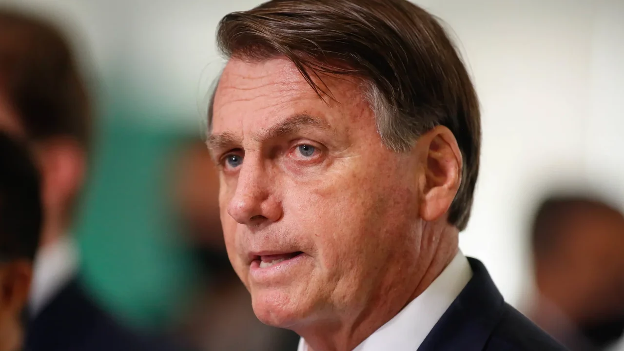 Ministros do TSE avaliam que inelegibilidade de Bolsonaro ‘abre porta’ para novas condenações