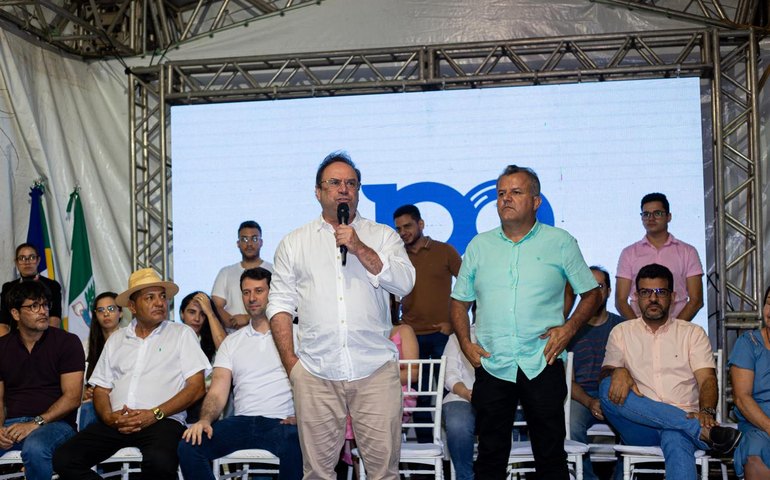 Prefeito Luciano entrega espaço de convívio urbano e anuncia  creche na Vila São José, em Arapiraca