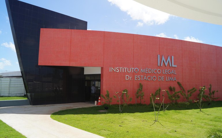 IML de Maceió tenta identificar corpos de suspeitos mortos em confronto com a PM