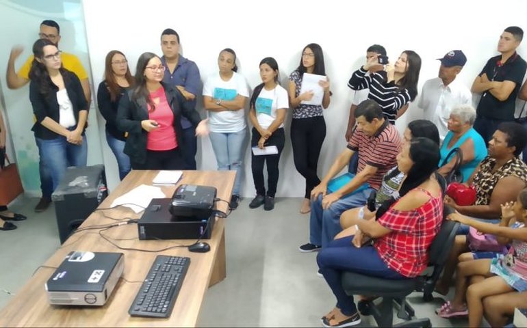 Prefeitura orienta ambulantes para atuação nas festas