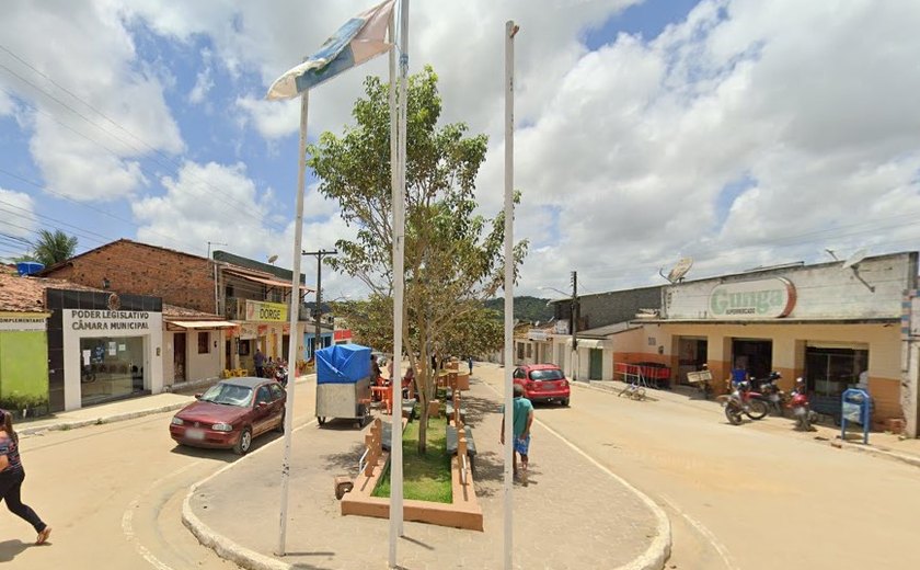 Casal de jovens é preso em Roteiro por tráfico de drogas