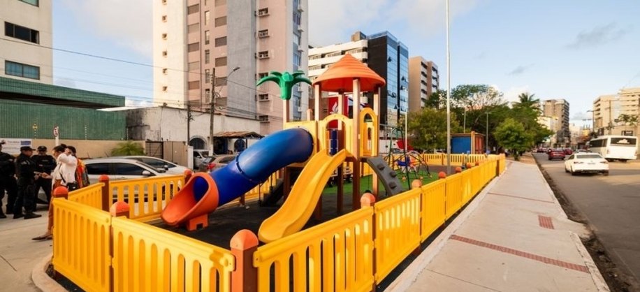 Na Praça Lions, agora existe um espaço dedicado às crianças. Foto: Victor Vercant/Secom Maceió