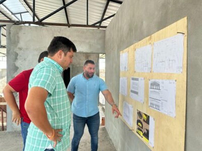 Prefeito Rymes Lessa visita obras do terminal turístico e UBS, com entregas previstas para o segundo semestre de 2025