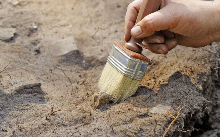 Sapato de madeira de 500 anos em condições impressionantes é achado nos Países Baixos (FOTOS)