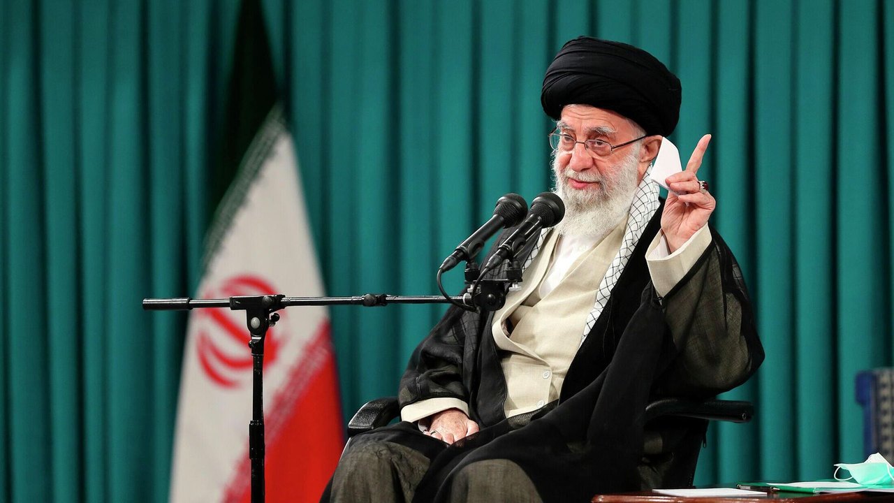 EUA levarão 'um tapa na cara' se agirem com malícia contra o povo iraniano, alerta líder supremo