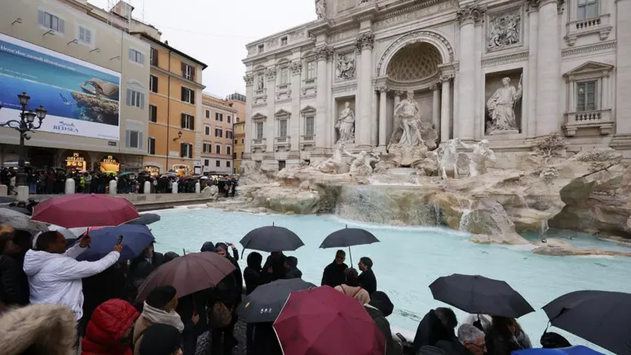 Roma institui ingresso de 2 euros para visitar Fontana di Trevi