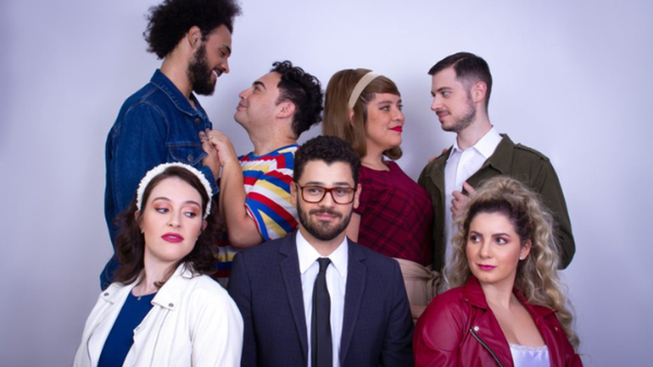 Musical entrelaça três histórias de amor, fuga e reconhecimento