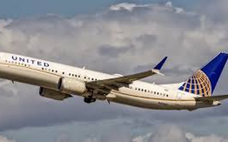Voo da United Airlines aborta a decolagem em Pequim após falha no motor
