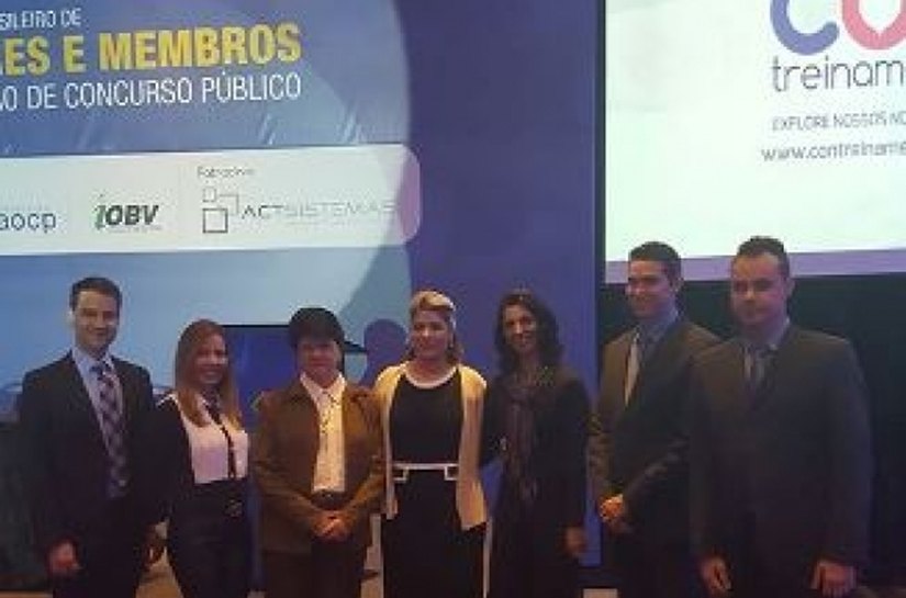 Procurador lança livro sobre concursos públicos em Curitiba