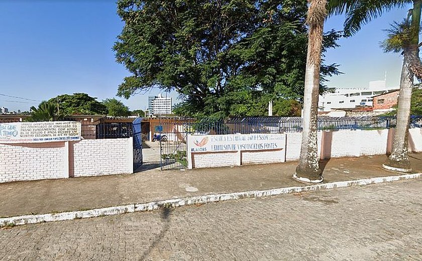Samu atende chamado de histeria coletiva no antigo Liceu Alagoano