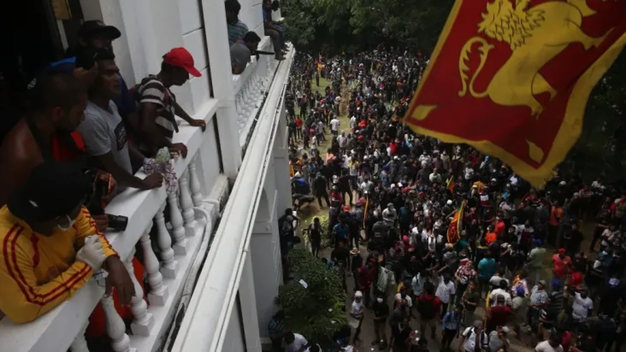 Vídeo: Manifestantes invadem Parlamento e incendeiam prédios públicos durante protesto no Quênia, que já deixou 5 mortos