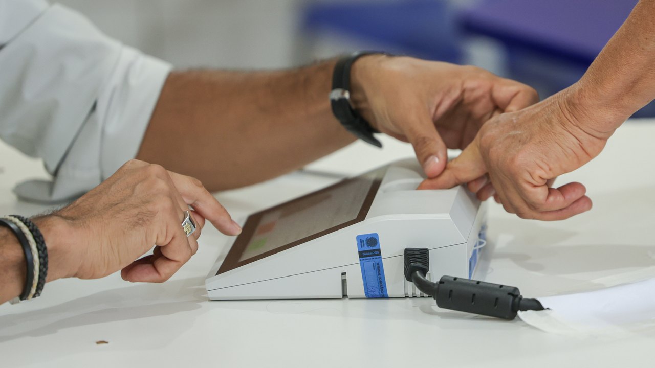 Eleitores vão às urnas hoje para escolher o presidente do país