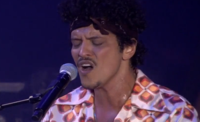 O cantor Bruno Mars retorna ao Brasil para 4 apresentações