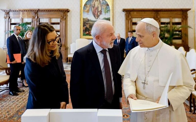 Papa recebe Lula e diz que não poderá participar da COP30