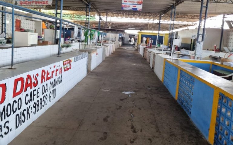 Prefeitura promove na segunda (24) mutirão de limpeza no Mercado do Benedito Bentes