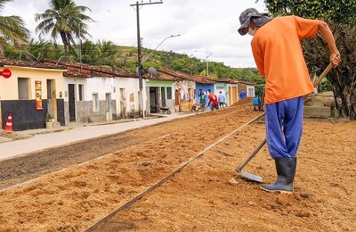 Infraestrutura de Branquinha realiza aterro na orla