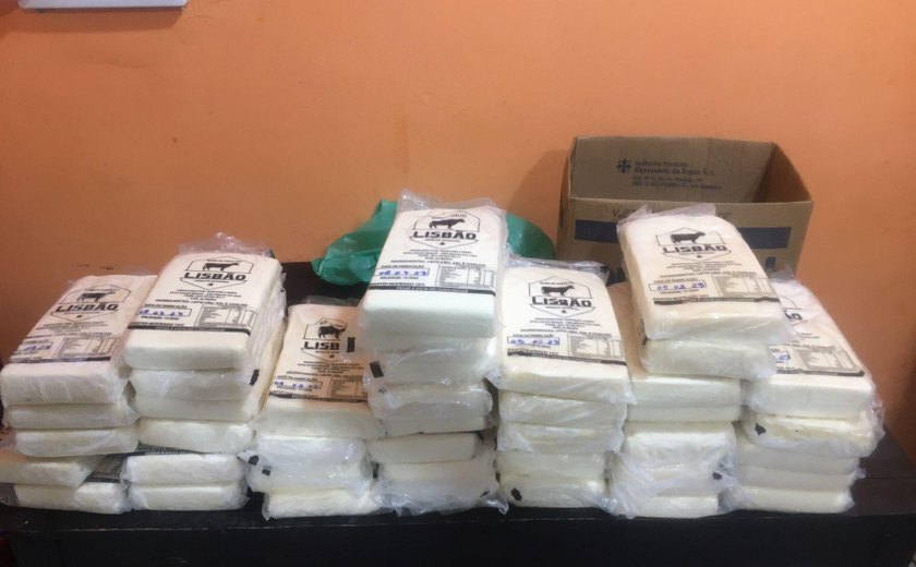 Vigilância Sanitária apreende alimentos impróprios para consumo em estabelecimentos