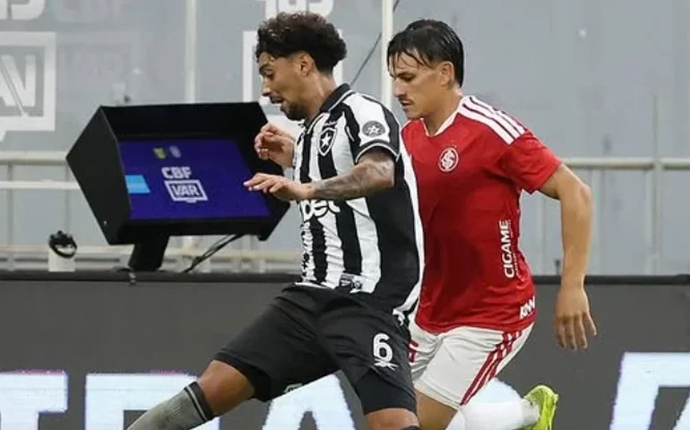 Botafogo fica duas vezes à frente do placar, mas cede empate ao Inter no Mané Garrincha