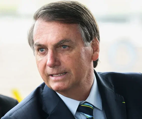 Forças Armadas reúnem documentos em processo sobre perda de patente de Bolsonaro