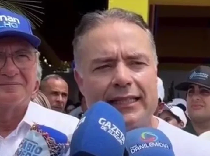 “Prefiro o barulho da democracia ao silêncio da ditadura”, diz Renan Filho sobre ataques de JHC à imprensa
