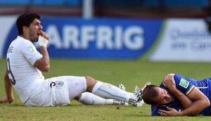 Foto: Suárez ficará de fora da Copa do Mundo por conta da mordida Reprodução/Twitter