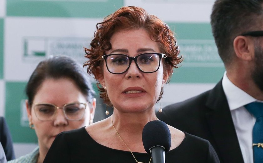 Moraes nega recurso de Carla Zambelli contra execução da condenação