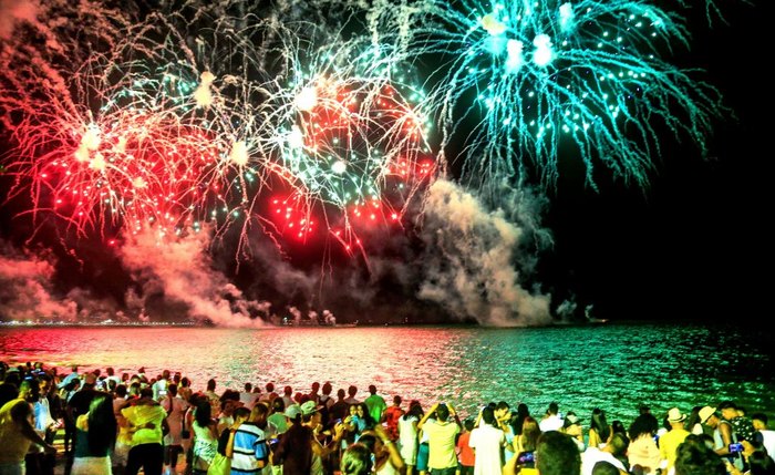 Queima de fogos na orla de Maceió. Foto: Ailton Cruz / Cortesia