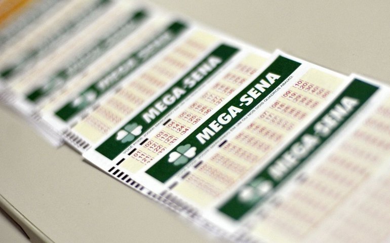 Ninguém acerta as seis dezenas, e Mega-Sena vai pagar R$ 5,5 milhões