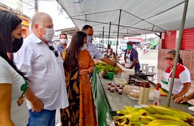 Prefeito Djalma Beltrão participa da III Agrofeira: do campo à mesa em Piaçabuçu