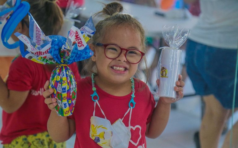 Ação solidária beneficia mais de 50 crianças com síndrome de Down nesta páscoa