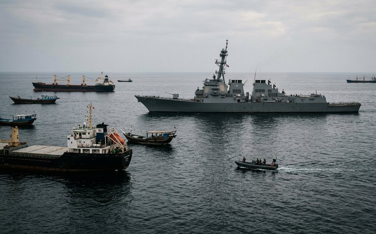Forças Armadas dos EUA impõem bloqueio total a embarcações no Golfo de Omã e Mar Arábico