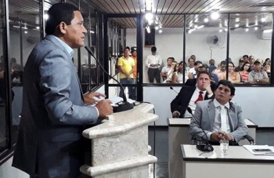 Prefeito Júlio Cezar participa do início do ano legislativo da Câmara de Palmeira