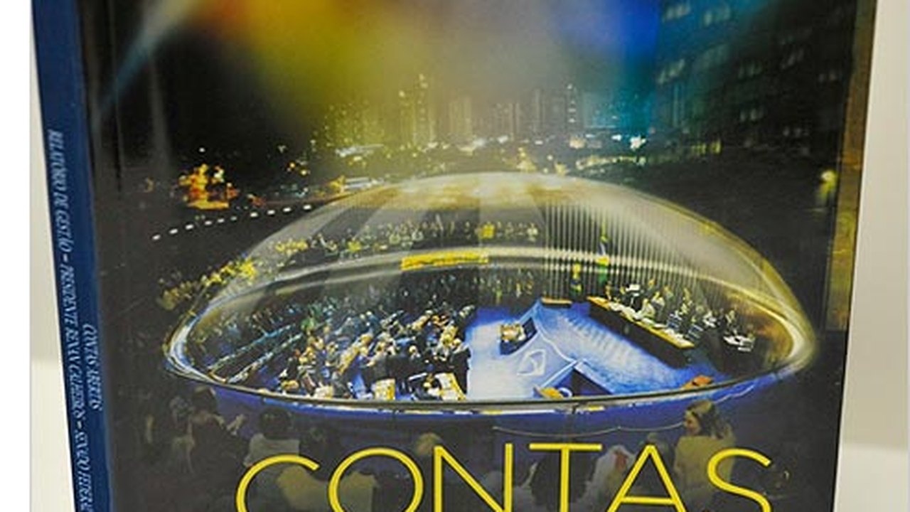 Renan lança livro com bastidores e prestação de contas do biênio