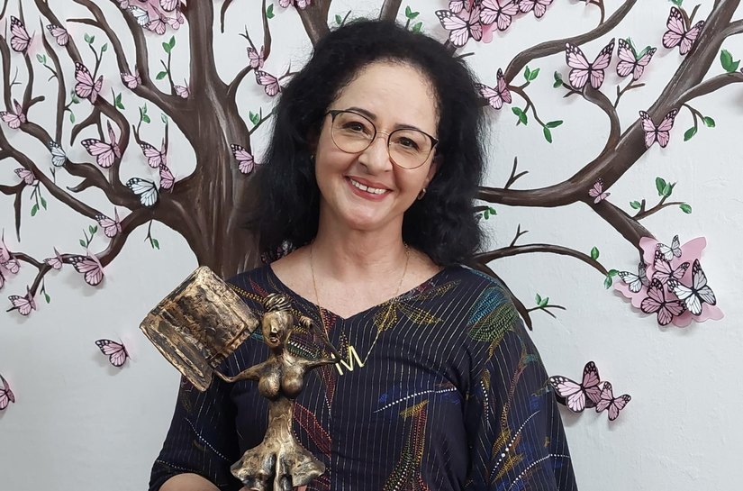Perita Criminal alagoana recebe o prêmio Mulheres que Escrevem Alagoas