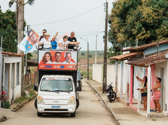 Célia Rocha percorre zona rural de Arapiraca e diz que vai “botar para quebrar” como vice-governadora