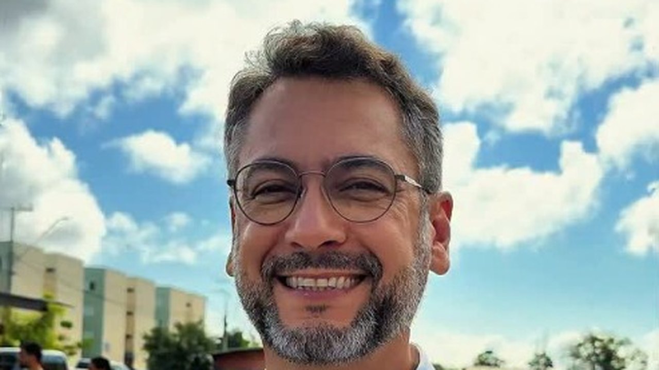 Justiça condena governador do Amapá a multa de R$ 25 mil por propaganda antecipada