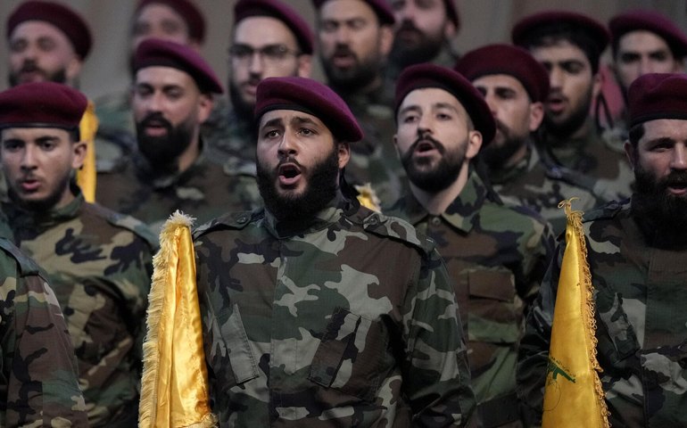 Israel ataca posições do Hezbollah após ofensiva do grupo contra Tel Aviv
