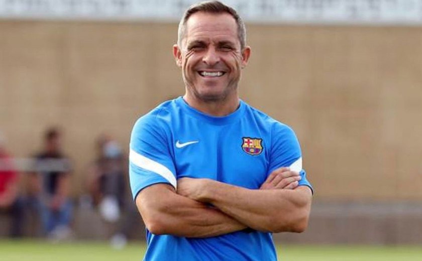 Barcelona oficializa Sergi Barjuan como técnico interino após demissão de Koeman